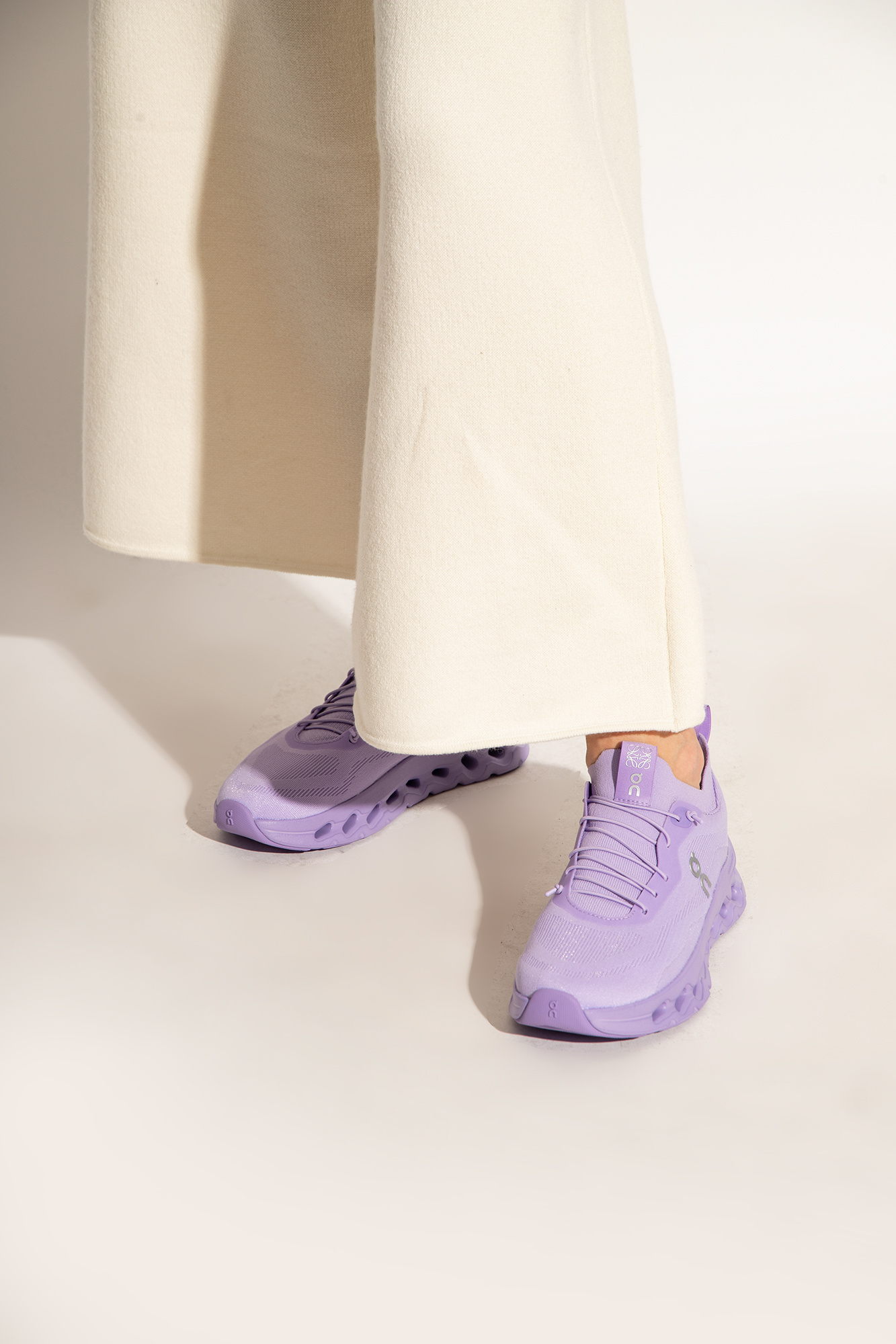 【関税&送料込】Loewe Flat shoes Purple Loewe X On Cloudtilt 2.0 Sneakers - Purple | Editorialist